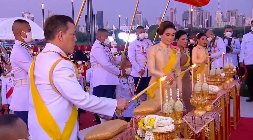 ในหลวง-พระราชินี เสด็จฯทรงเปิดพระบรมราชานุสาวรีย์ รัชกาลที่ 9
