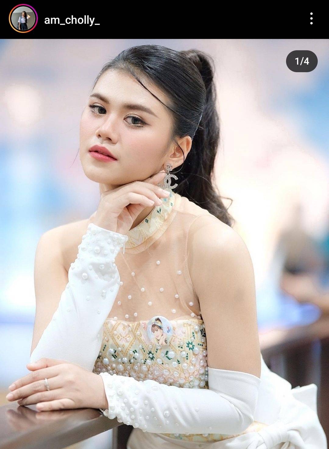 นักร้องดัง แอ้ม ชลธิชา ประสบอุบัติเหตุรถพุ่งชนศาลาข้างทาง นักร้องดัง แอ้ม ชลธิชา ประสบอุบัติเหตุรถพุ่งชนศาลาข้างทาง