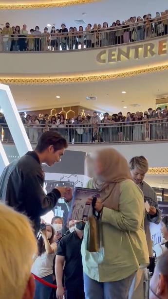 หล่อห้างแตก!! ‘ไบร์ท วชิรวิชญ์’ ลัดฟ้าเสิร์ฟฟินสบตาแฟนๆ ที่มาเลเซีย