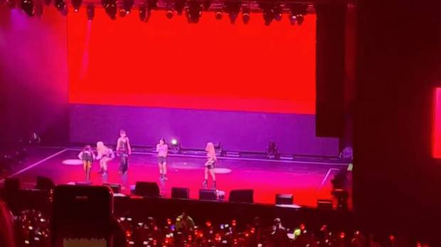 แฟนๆ ห่วงใย!! ‘ชูฮวา (G)I-DLE’ ทรุดกลางเวทีทีโชว์ที่เม็กซิโก (มีคลิป) แฟนๆ ห่วงใย!! ‘ชูฮวา (G)I-DLE’ ทรุดกลางเวทีทีโชว์ที่เม็กซิโก (มีคลิป)
