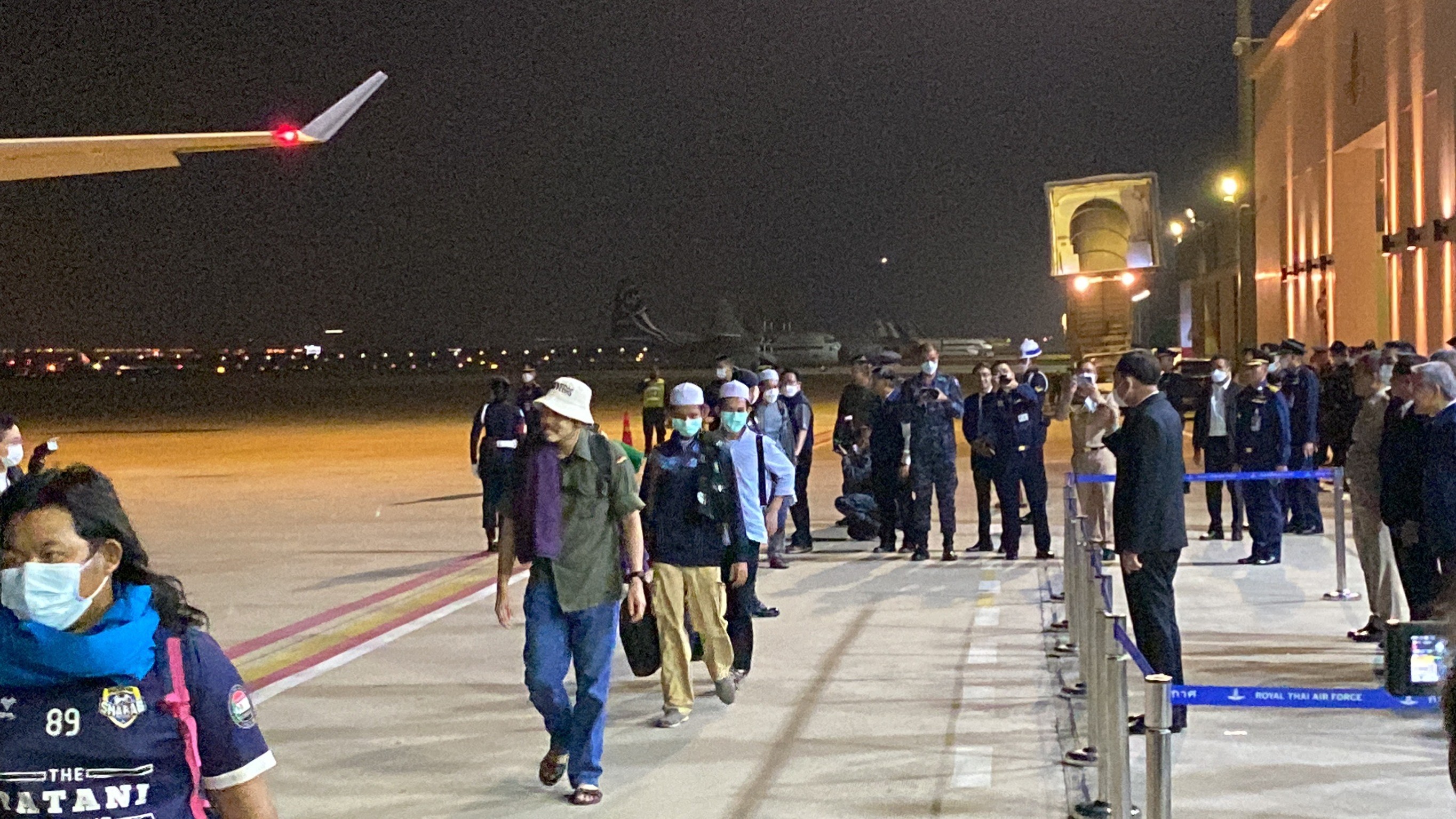 ประมวลภาพ นายกฯ รับ คนไทยในซูดาน ชุดแรก ประมวลภาพ นายกฯ รับ คนไทยในซูดาน ชุดแรก
