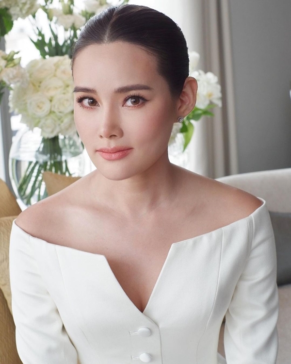 หญิง รฐา เผยโมเมนต์หวาน หลังควง ตุลย์ เข้าพิธีหมั้นและจดทะเบียนสมรส หญิง รฐา เผยโมเมนต์หวาน หลังควง ตุลย์ เข้าพิธีหมั้นและจดทะเบียนสมรส
