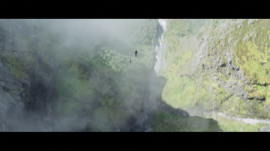 หวาดเสียวสุดๆ!! 'ทอม ครูซ' ซิ่งสองล้อข้ามสะพานขาดดิ่งหน้าผาใน Mission: Impossible 7 หวาดเสียวสุดๆ!! 'ทอม ครูซ' ซิ่งสองล้อข้ามสะพานขาดดิ่งหน้าผาใน Mission: Impossible 7