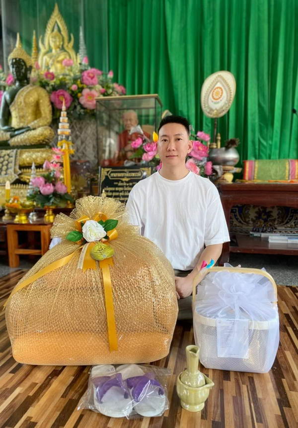 ร่วมอนุโมทนา เบนซ์ เรซซิ่ง เตรียมอุปสมบท 1 พรรษา หลังพ้นคดีฟอกเงิน ร่วมอนุโมทนา เบนซ์ เรซซิ่ง เตรียมอุปสมบท 1 พรรษา หลังพ้นคดีฟอกเงิน