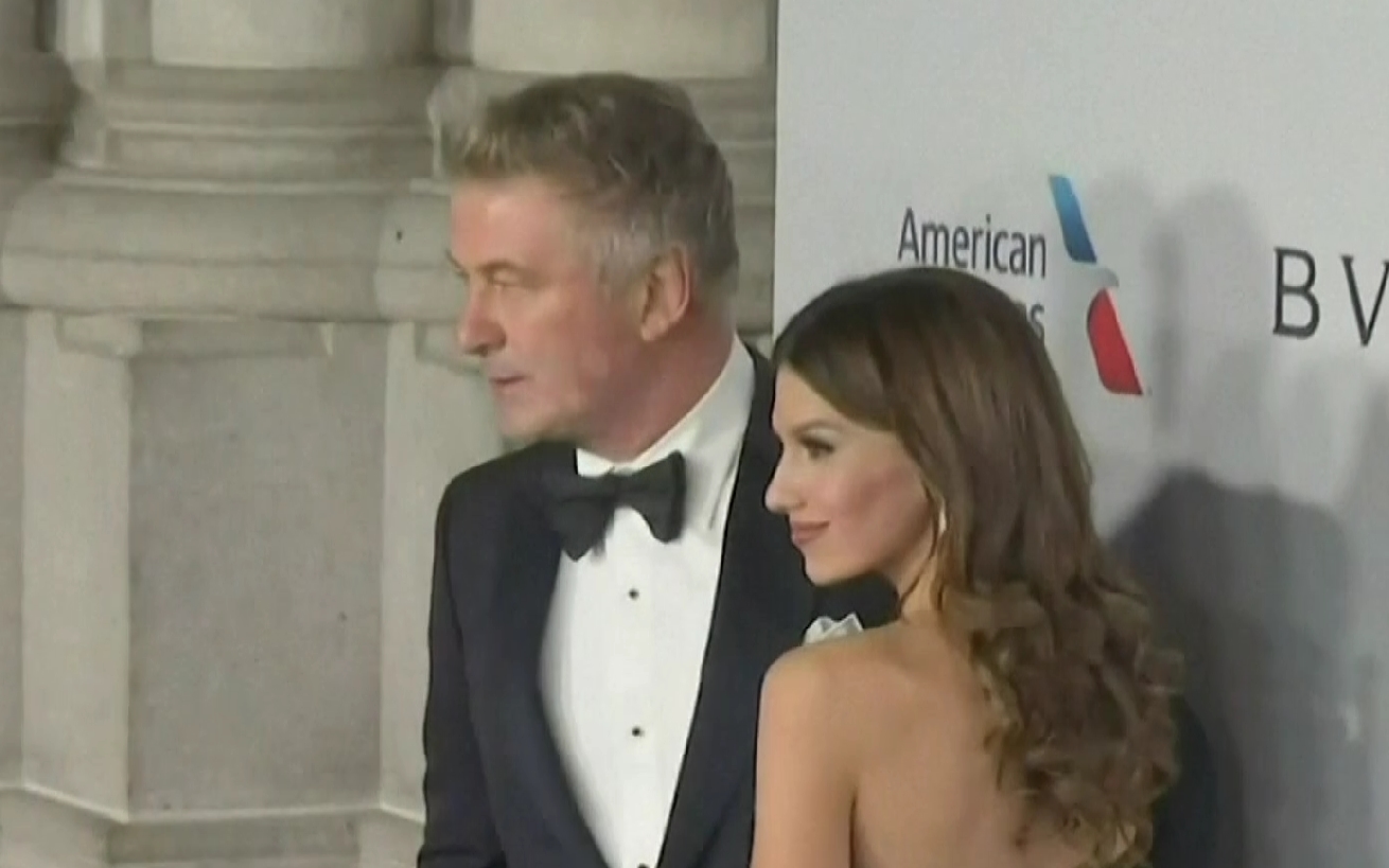 อัยการยกฟ้อง “Alec Baldwin” ข้อหายิงคนตายในกองถ่ายหนังเรื่อง Rust 
