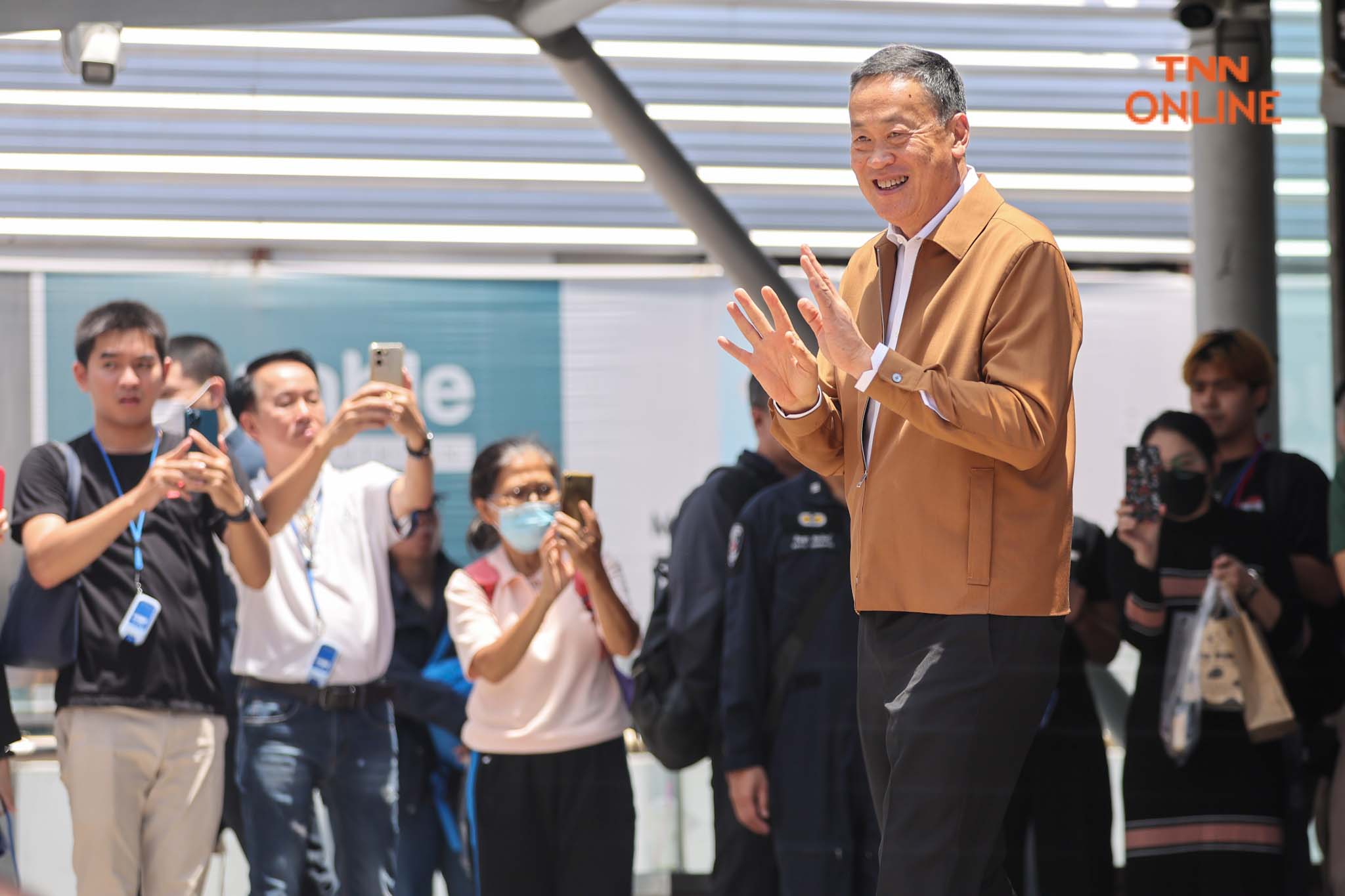 “เศรษฐา” ลงพื้นที่พบ ปชช. พบป่ะผู้ค้าเตรียมแก้ไขปัญหาค่าครองชีพ 