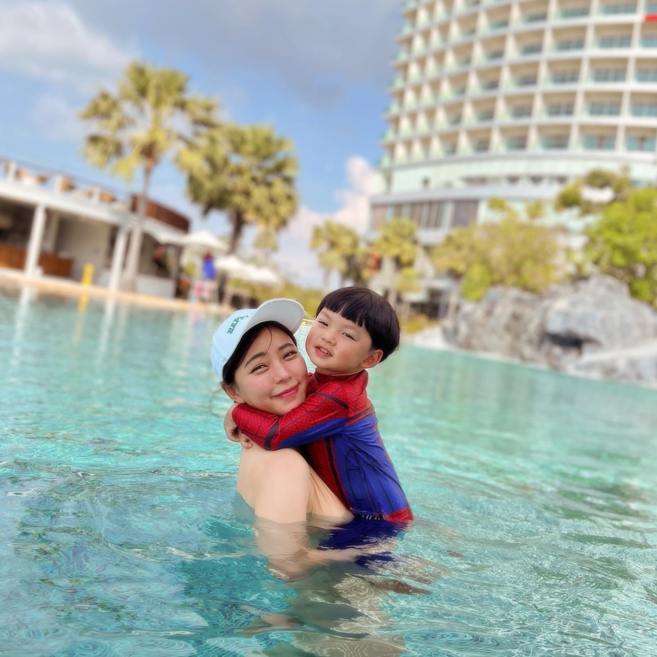 นิวเคลียร์ โอดน่าน้อยใจลูกไม่เอาแม่ เห็น ดีเจ.เพชรจ้า ทำสิ่งนี้? รู้สาเหตุทันที!! นิวเคลียร์ โอดน่าน้อยใจลูกไม่เอาแม่ เห็น ดีเจ.เพชรจ้า ทำสิ่งนี้? รู้สาเหตุทันที!!