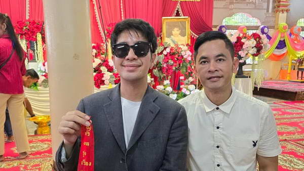 ลูกชาย แม่ผึ้ง พุ่มพวง ดวงจันทร์ เชิญดวงจิต-เถ้าอัฐิ ทำพิธีวันครบรอบ 32ปี ลูกชาย แม่ผึ้ง พุ่มพวง ดวงจันทร์ เชิญดวงจิต-เถ้าอัฐิ ทำพิธีวันครบรอบ 32ปี