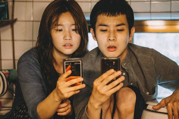จ่อแบนบ้านสไตล์ Parasite!! หลัง 3 ชีวิตดับในบ้านกึ่งใต้ดินช่วงน้ำท่วมกรุงโซล (มีคลิป) จ่อแบนบ้านสไตล์ Parasite!! หลัง 3 ชีวิตดับในบ้านกึ่งใต้ดินช่วงน้ำท่วมกรุงโซล (มีคลิป)