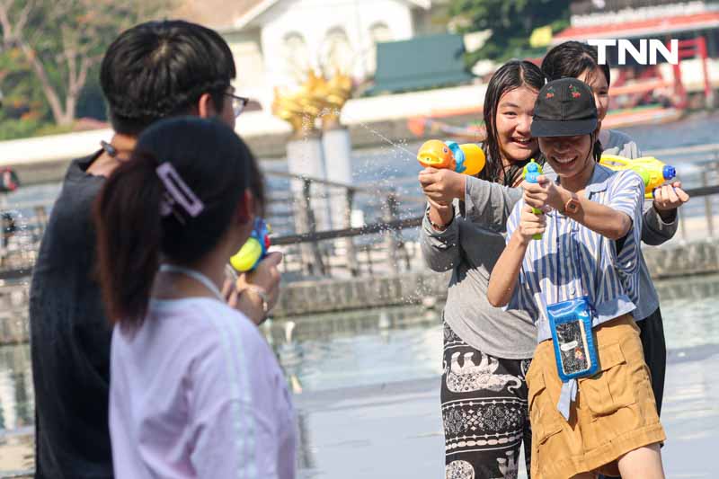 สาดความมัน 2 วันสุดท้าย สงกรานต์ริมเจ้าพระยาที่ไอคอนสยาม สาดความมัน 2 วันสุดท้าย สงกรานต์ริมเจ้าพระยาที่ไอคอนสยาม