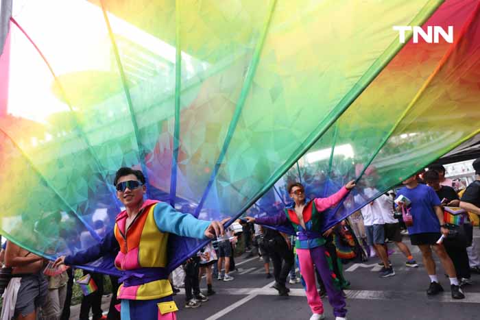 พาเหรด PrideMonth ยิ่งใหญ่ โบกธงสีรุ้งยาวที่สุดในประเทศไทยกว่า 200 เมตร