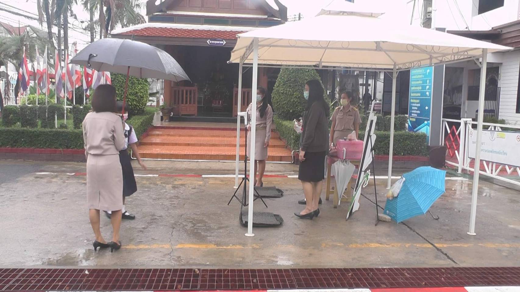 พิจิตรเปิดเรียนวันแรก-ผู้ปกครองวอนเร่งฉีดวัคซีนบุคลากรทางการศึกษา พิจิตรเปิดเรียนวันแรก-ผู้ปกครองวอนเร่งฉีดวัคซีนบุคลากรทางการศึกษา