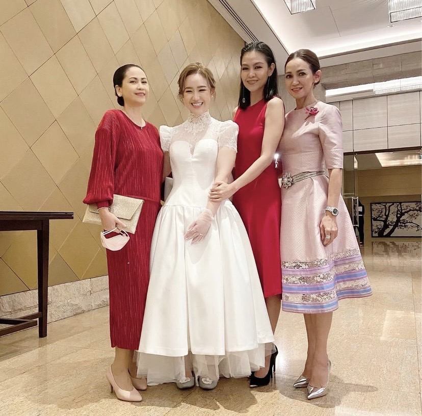 ดี้ ปัทมา -เอ๋ กษมา สุดปลื้ม หมอพลอย ลูกสาว จูงมือแฟนหนุ่มเข้าพิธีแต่งงานแล้ว
