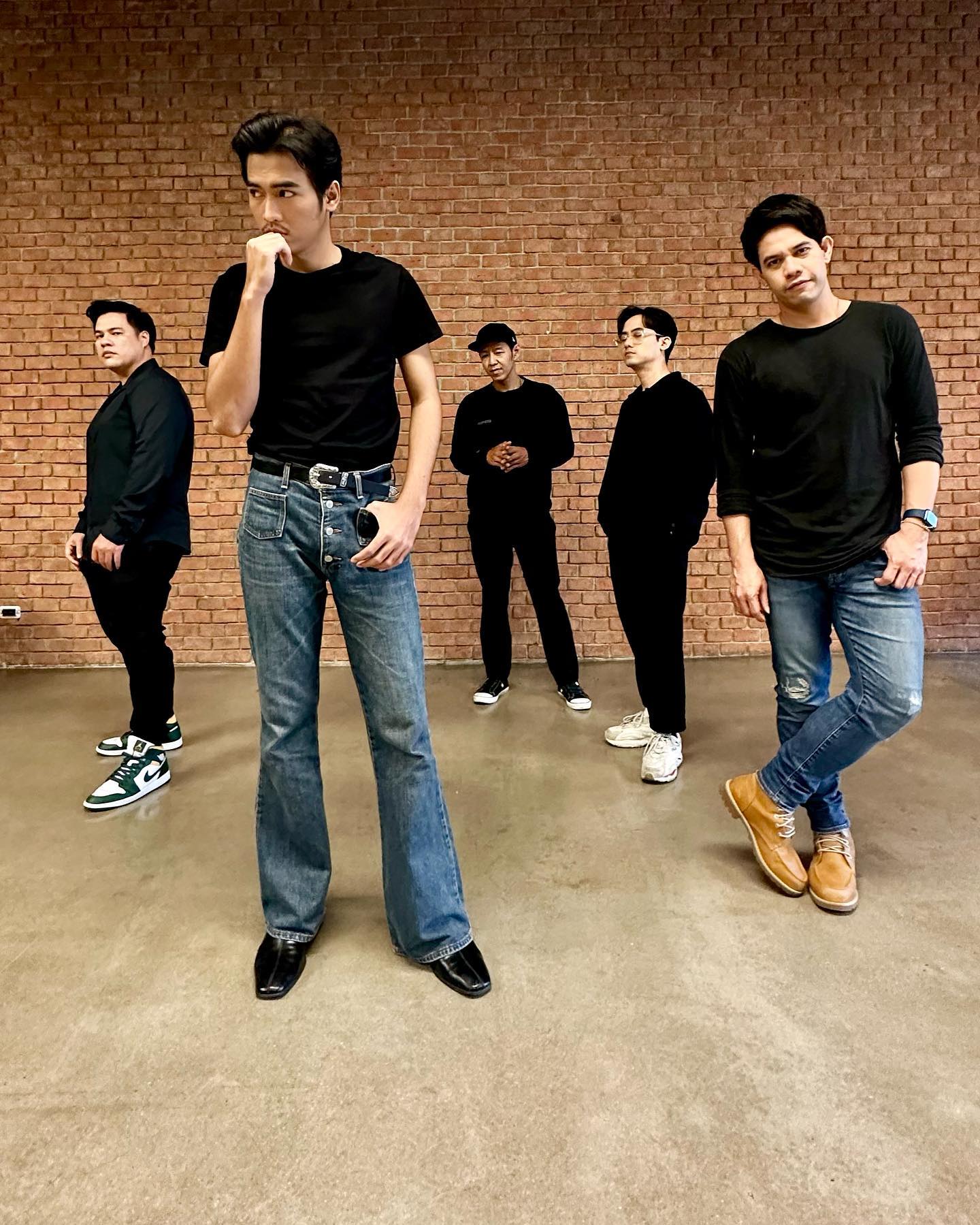 โจอี้ ภูวศิษฐ์-แบงค์ รัฐวิชญ์ เจอแฟนเพลงป่วนขณะแสดงคอนเสิร์ต เผย เกือบถูกทำร้ายร่างกาย โจอี้ ภูวศิษฐ์-แบงค์ รัฐวิชญ์ เจอแฟนเพลงป่วนขณะแสดงคอนเสิร์ต เผย เกือบถูกทำร้ายร่างกาย