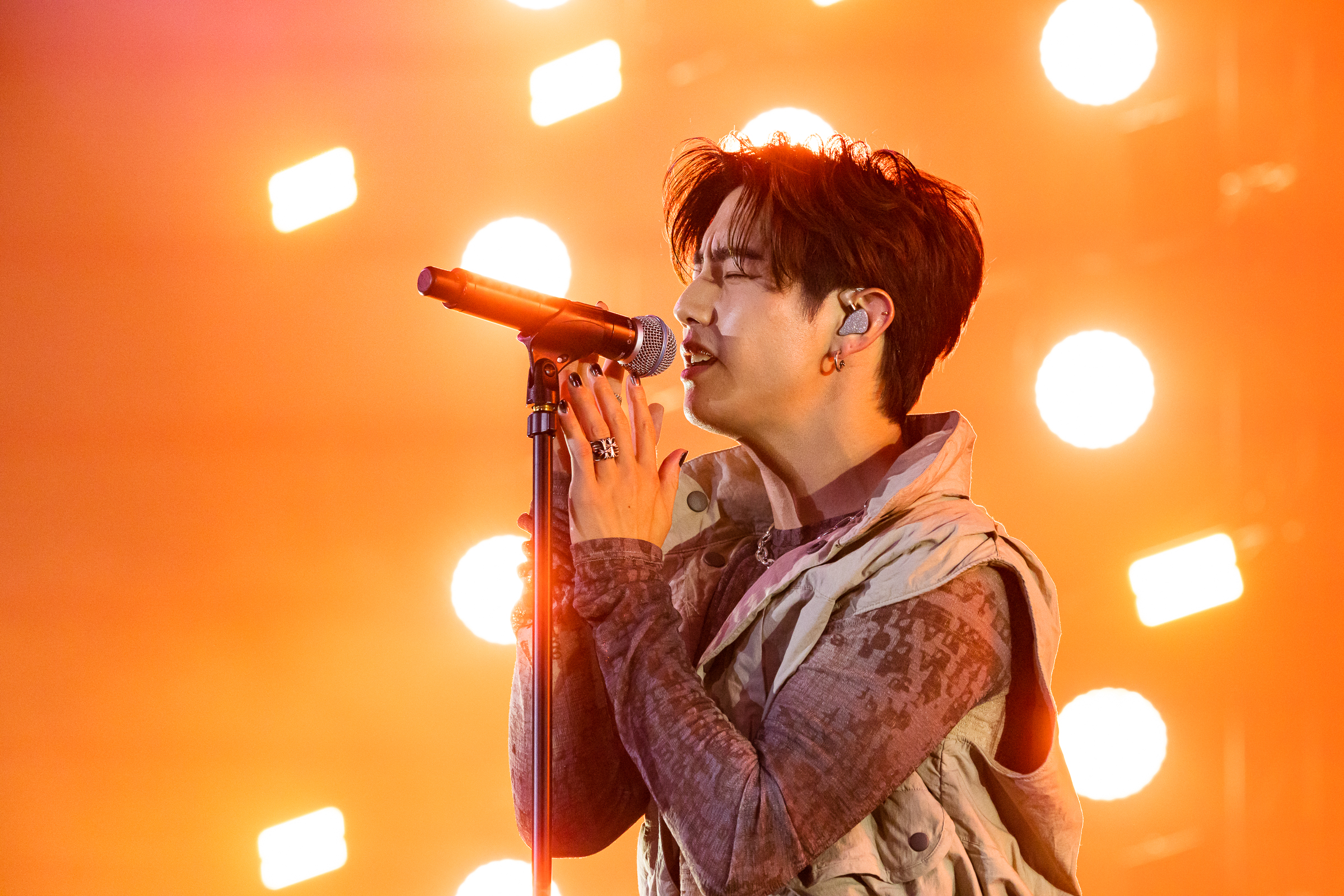 สีเขียวทั้งฮอลล์! ภาพบรรยากาศ คอนเสิร์ต Mark Tuan The Other Side Asia Tour ในวันแรก สีเขียวทั้งฮอลล์! ภาพบรรยากาศ คอนเสิร์ต Mark Tuan The Other Side Asia Tour ในวันแรก