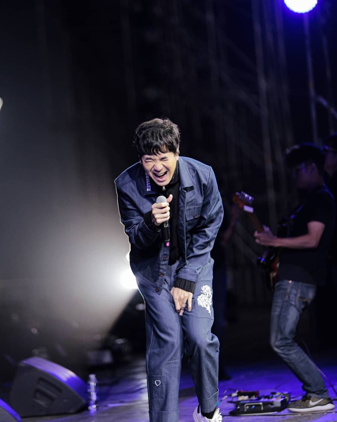 ชาวเน็ตขุดภาพ!! แสตมป์ เล่นคอนเสิร์ต ก่อนติดเชื้อโควิด ชาวเน็ตขุดภาพ!! แสตมป์ เล่นคอนเสิร์ต ก่อนติดเชื้อโควิด