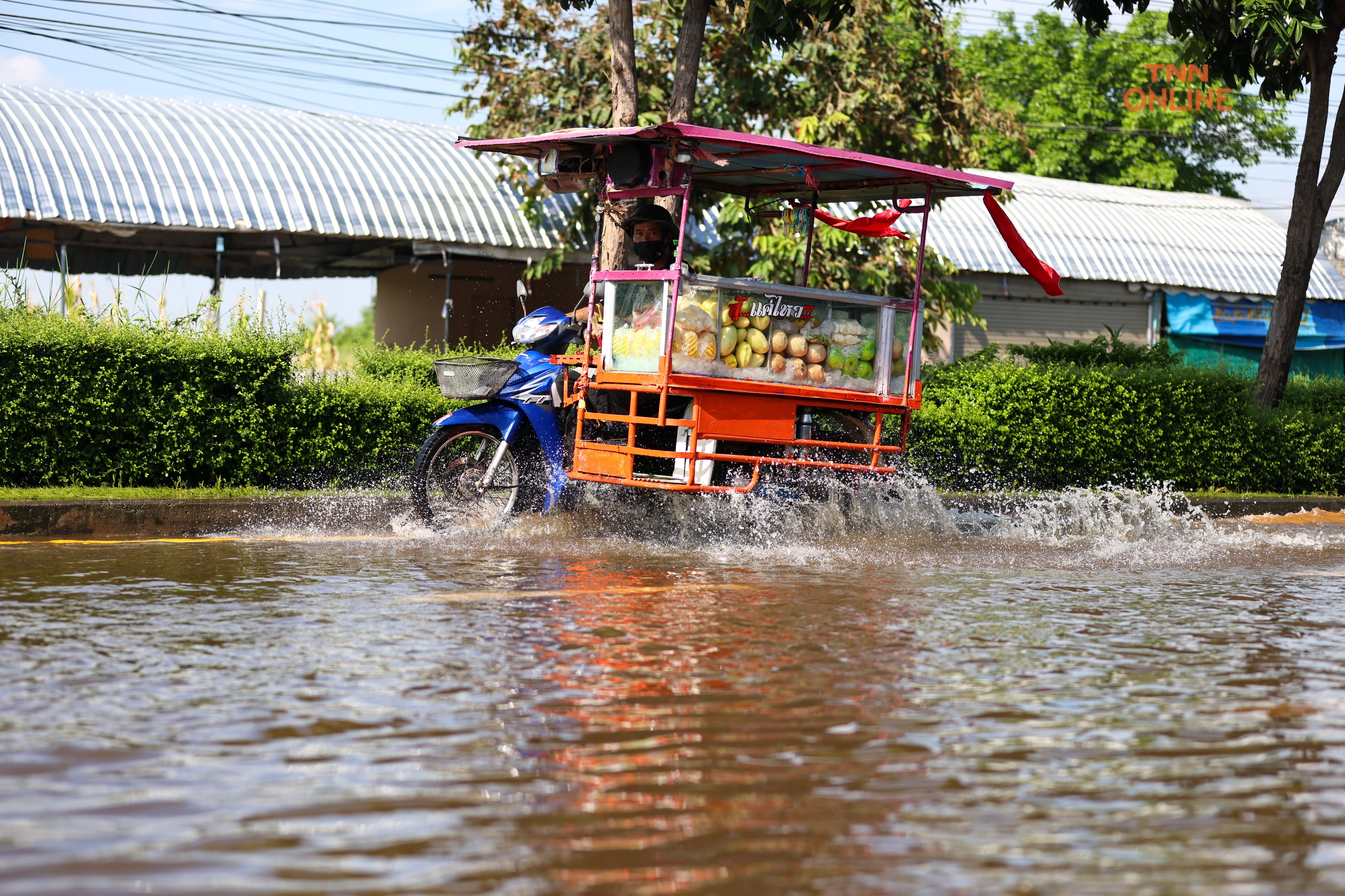 บิ๊กป็อก-ชัชชาติ ลงพื้นที่ลาดกระบัง ตามสถานการณ์น้ำพร้อมวางแนวทางช่วยเหลือ บิ๊กป็อก-ชัชชาติ ลงพื้นที่ลาดกระบัง ตามสถานการณ์น้ำพร้อมวางแนวทางช่วยเหลือ