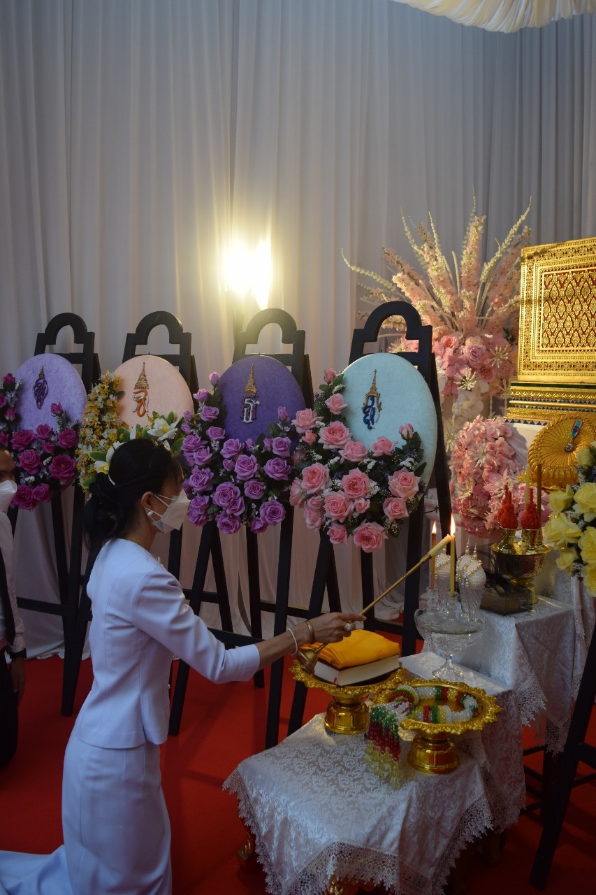 ทำบุณครบ 100 วัน สรพงศ์ ชาตรี ภรรยาเผยยังคิดถึงอยู่ตลอดเวลา... ทำบุณครบ 100 วัน สรพงศ์ ชาตรี ภรรยาเผยยังคิดถึงอยู่ตลอดเวลา...