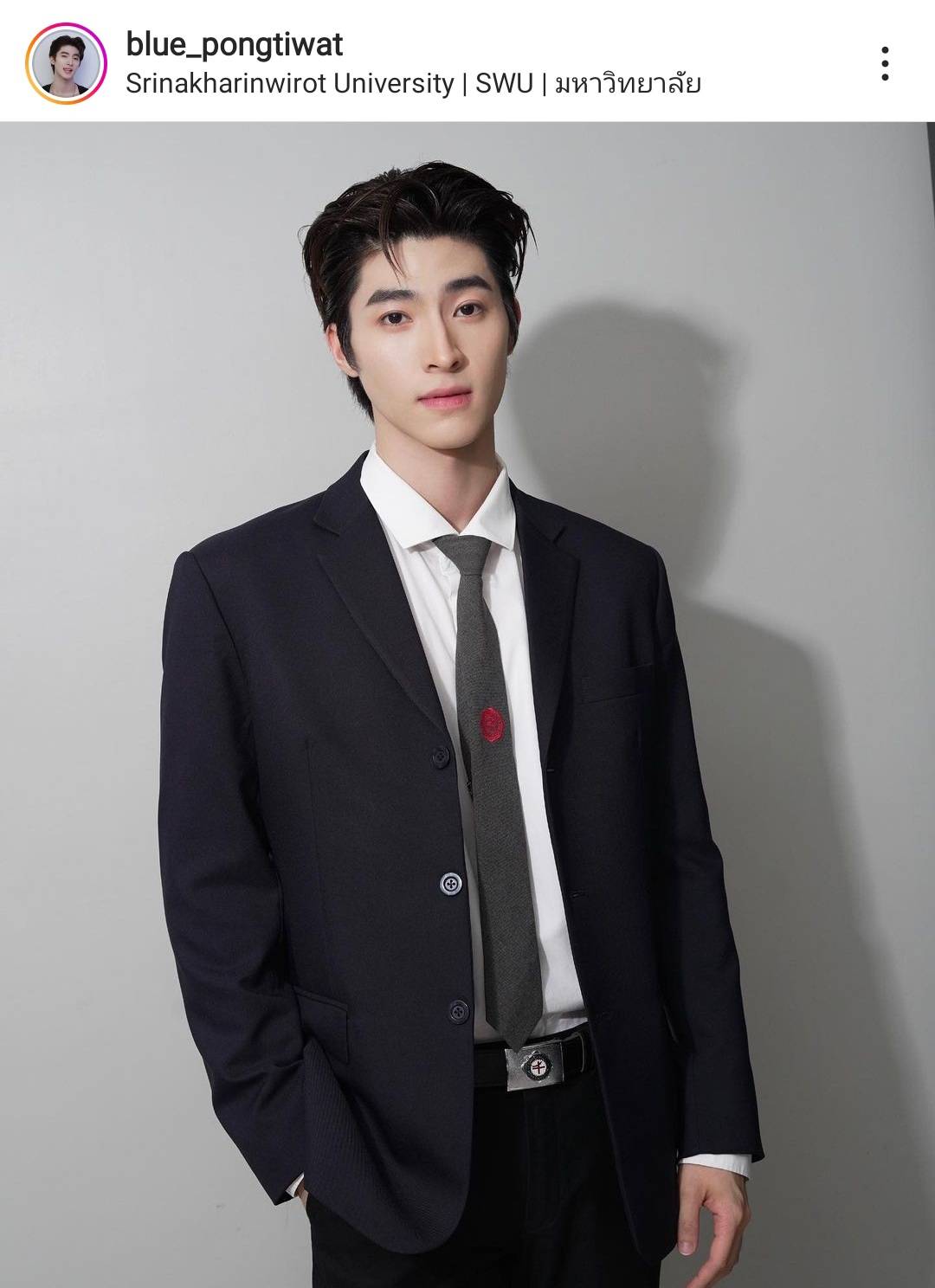 บัณฑิตป้ายแดง บลู พงศ์ทิวัตถ์ เตรียมรับปริญญา ชวนแฟนคลับมาเจอกัน บัณฑิตป้ายแดง บลู พงศ์ทิวัตถ์ เตรียมรับปริญญา ชวนแฟนคลับมาเจอกัน