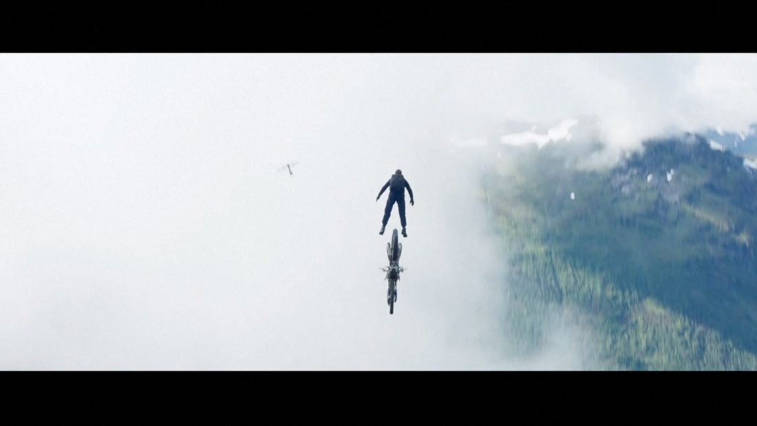 หวาดเสียวสุดๆ!! 'ทอม ครูซ' ซิ่งสองล้อข้ามสะพานขาดดิ่งหน้าผาใน Mission: Impossible 7 หวาดเสียวสุดๆ!! 'ทอม ครูซ' ซิ่งสองล้อข้ามสะพานขาดดิ่งหน้าผาใน Mission: Impossible 7