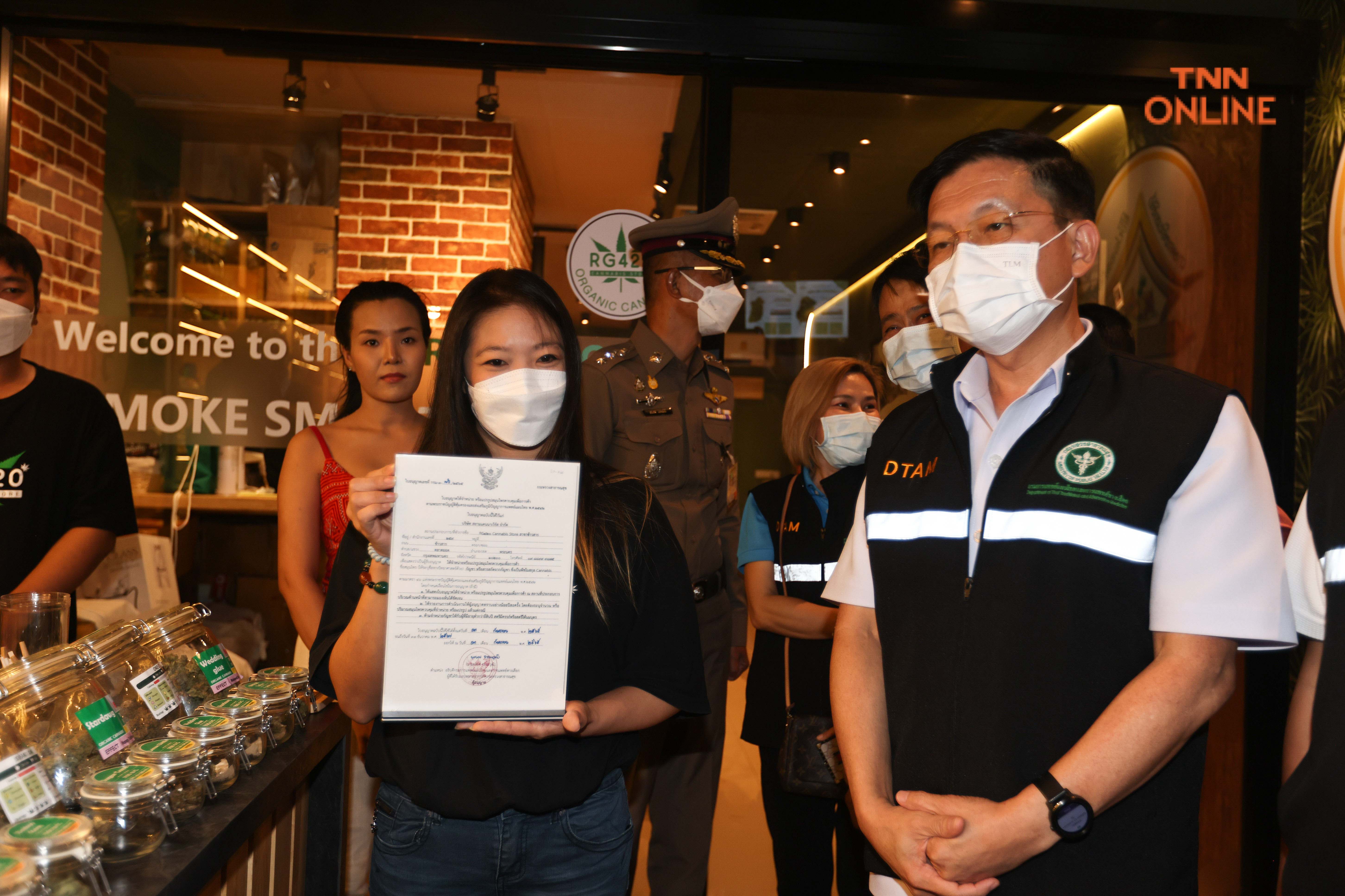 เจ้าหน้าที่ลงพื้นที่ถนนข้าวสาร ตรวจร้านค้ากัญชาหลังประกาศกฎหมายควบคุม ”ช่อดอก”
