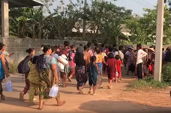 เมียนมาหนีความไม่สงบเข้าฝั่งไทย รพ.แม่สอดทะลัก - สธ.ย้ำดูแลตามหลักมนุษยธรรม เมียนมาหนีความไม่สงบเข้าฝั่งไทย รพ.แม่สอดทะลัก - สธ.ย้ำดูแลตามหลักมนุษยธรรม
