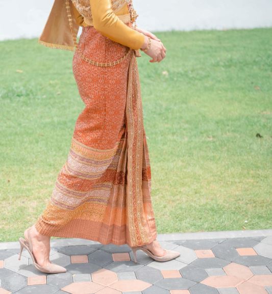 เปิดภาพ แพนเค้ก เขมนิจ ในชุดไทยสวยสง่า ออร่าเจ้าสาวจับ!