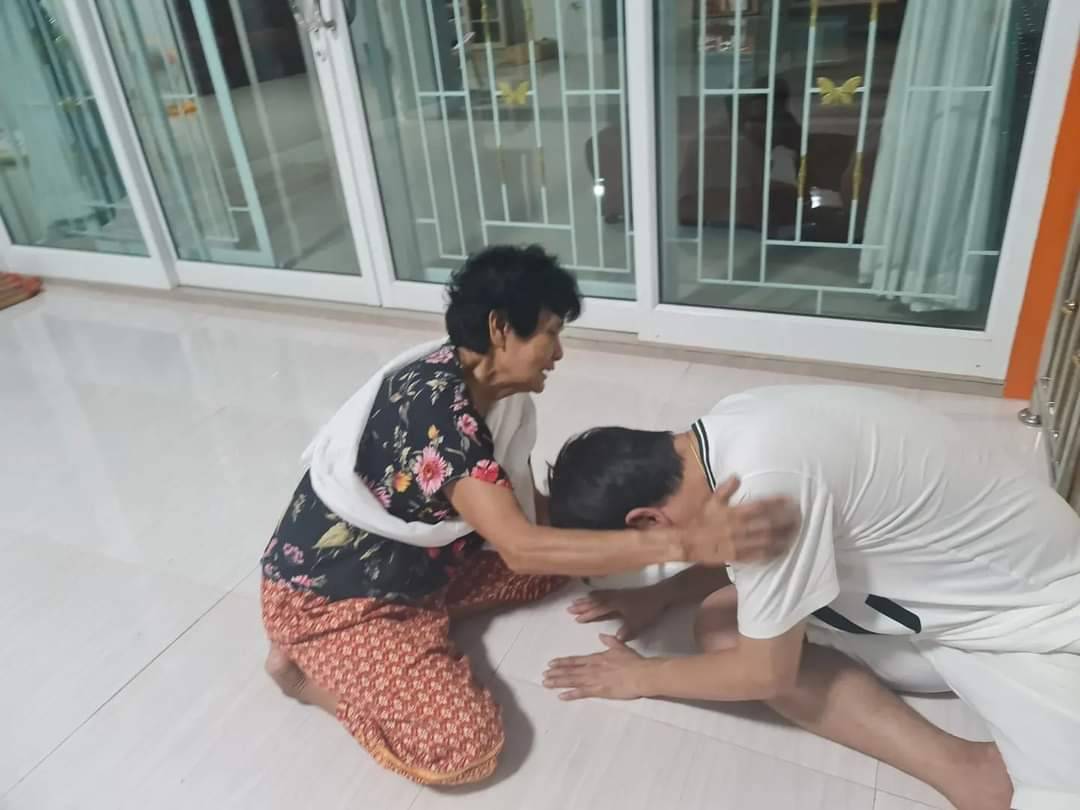ความสุขวัย 41 ปี ไผ่ พงศธร เคลียร์งานไปปฏิบัติธรรมในวันเกิด ความสุขวัย 41 ปี ไผ่ พงศธร เคลียร์งานไปปฏิบัติธรรมในวันเกิด