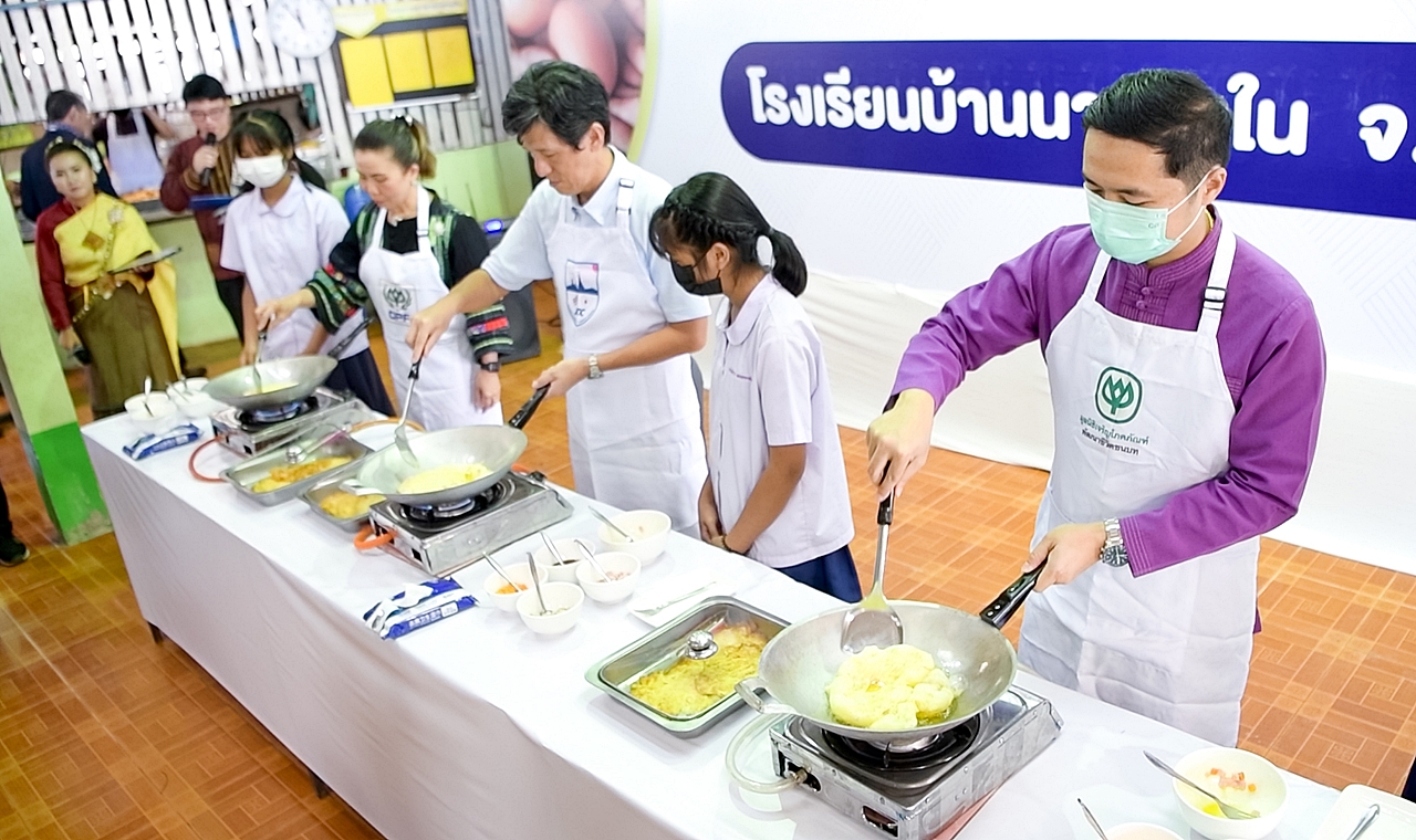 มูลนิธิเจริญโภคภัณฑ์พัฒนาชีวิตชนบท เครือ CP-CPF ส่งมอบโครงการเลี้ยงไก่ไข่เพื่ออาหารกลางวันนักเรียน