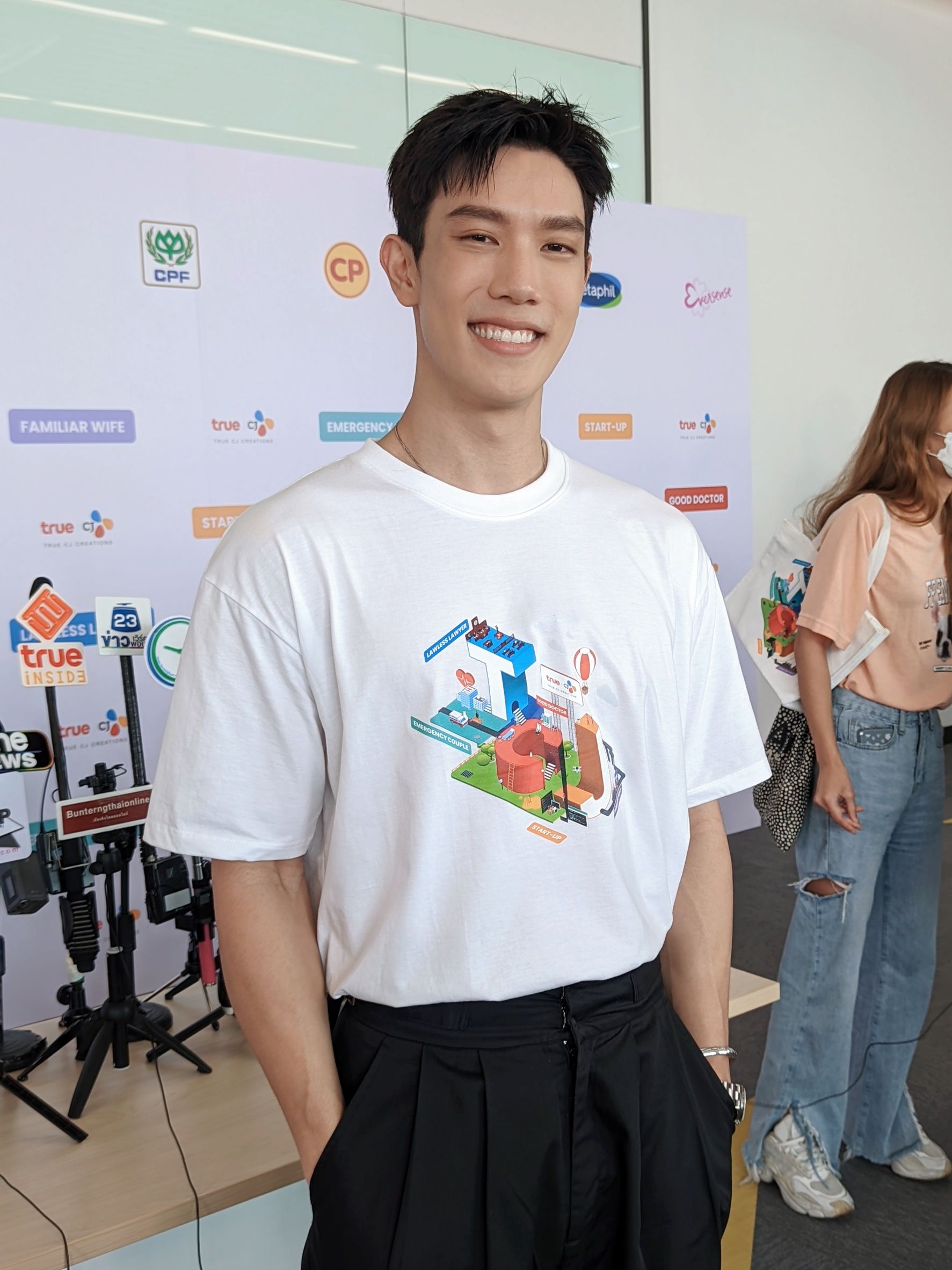 เกรท สพล แฮปปี้เซ็นสัญญาต้นสังกัดใหม่ ถามแฟนๆ แก่เกินจะเล่นซีรีส์วายหรือยัง? เกรท สพล แฮปปี้เซ็นสัญญาต้นสังกัดใหม่ ถามแฟนๆ แก่เกินจะเล่นซีรีส์วายหรือยัง?