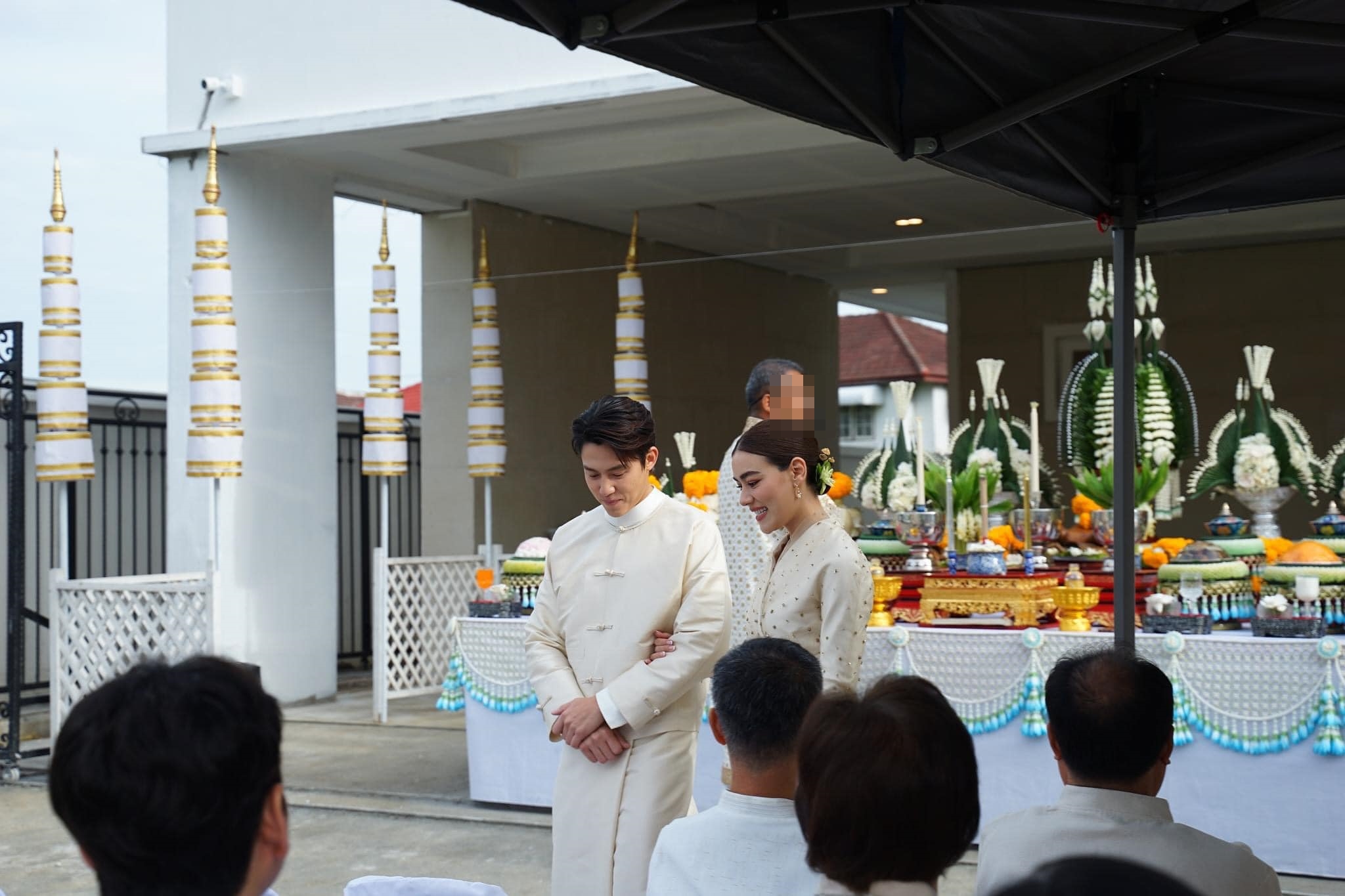 วันดี! หมาก-คิม เข้าพิธีหมั้น ผูกข้อมือตามแบบพิธีของชาวเหนือ วันดี! หมาก-คิม เข้าพิธีหมั้น ผูกข้อมือตามแบบพิธีของชาวเหนือ