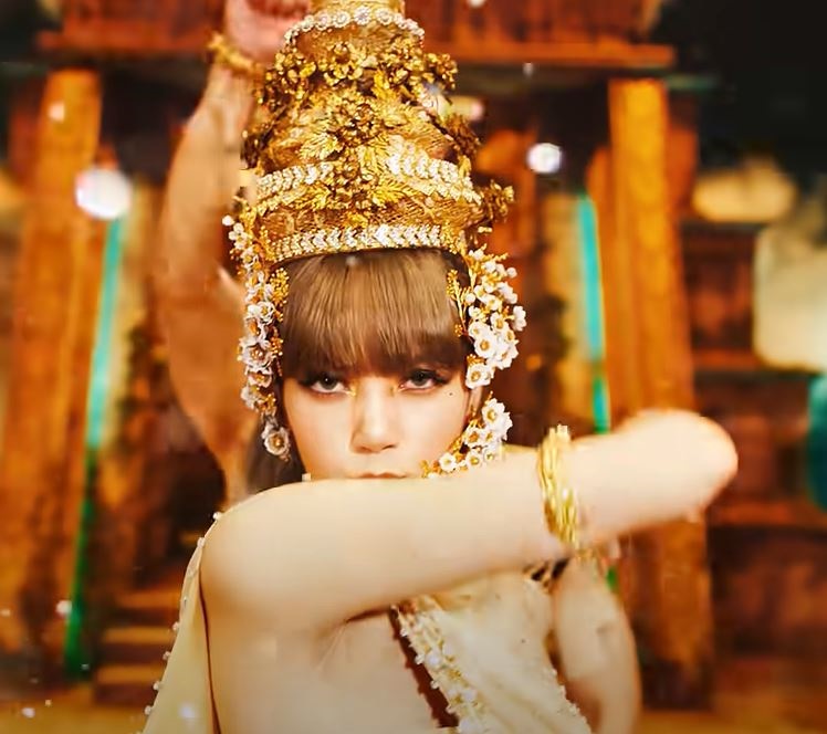 นัท นิสามณี คัฟเวอร์ลุค ลิซ่า  ไม่เหมือนตรงไหนเอาปากกามาวง