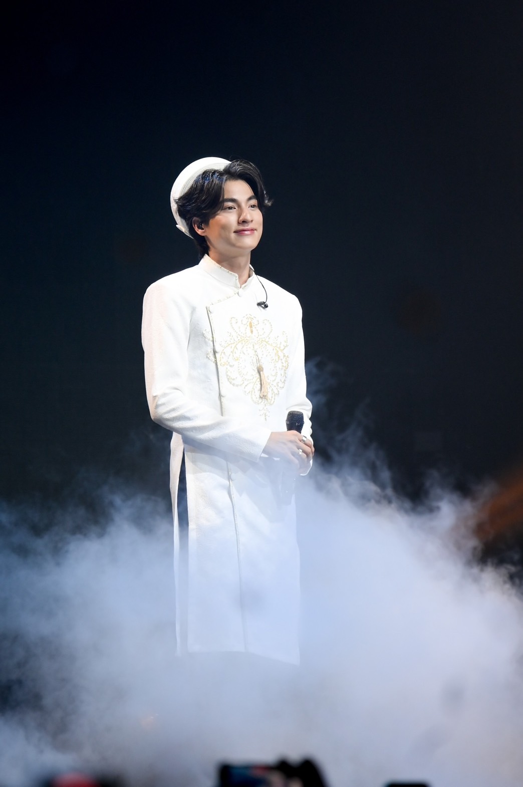 กลัฟ คณาวุฒิ จัดเต็มแฟนมีตติ้งที่เวียดนาม สร้างรอยยิ้มให้แฟนคลับกว่า 1500 ชีวิต 