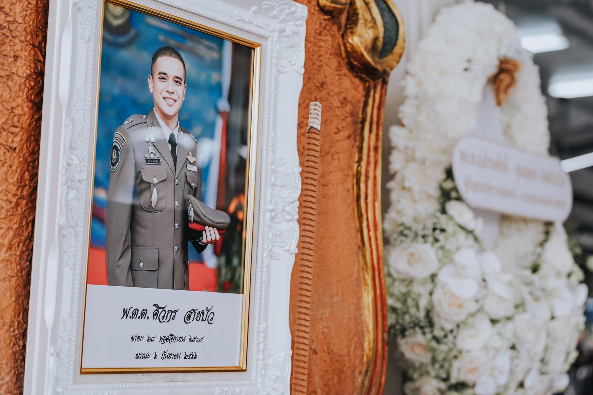 พิธีพระราชทานเพลิงศพ พ.ต.ต.ศิวกร สายบัว เพื่อนๆร้องเพลงอาลัยครั้งสุดท้าย!
