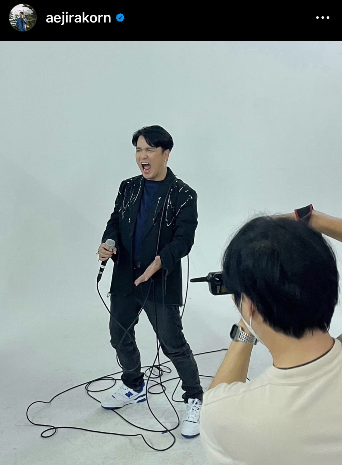 เอ๊ะ จิรากร มีอาการเจ็บบาดเล็กน้อย เตรียมดำเนินคดีชายปริศนาบุกต่อยกลางเวที 7 ก.พนี้ เอ๊ะ จิรากร มีอาการเจ็บบาดเล็กน้อย เตรียมดำเนินคดีชายปริศนาบุกต่อยกลางเวที 7 ก.พนี้