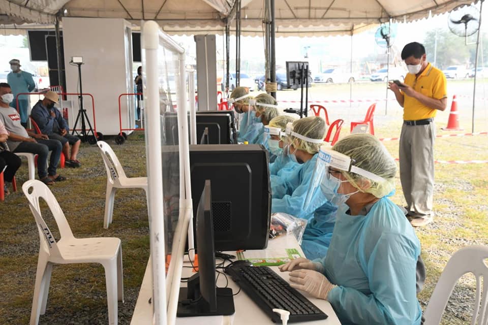 ชงปิดโรงงานย่านปทุมฯ หลังปกปิดข้อมูล ตรวจพบผู้ติดเชื้อโควิด-19 เกือบครึ่ง ชงปิดโรงงานย่านปทุมฯ หลังปกปิดข้อมูล ตรวจพบผู้ติดเชื้อโควิด-19 เกือบครึ่ง