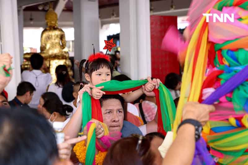 นทท.ไหว้พระวันขึ้นปีใหม่ ศาลหลักเมือง วัดพระแก้ว วัดโพธิ์ คึกคัก นทท.ไหว้พระวันขึ้นปีใหม่ ศาลหลักเมือง วัดพระแก้ว วัดโพธิ์ คึกคัก
