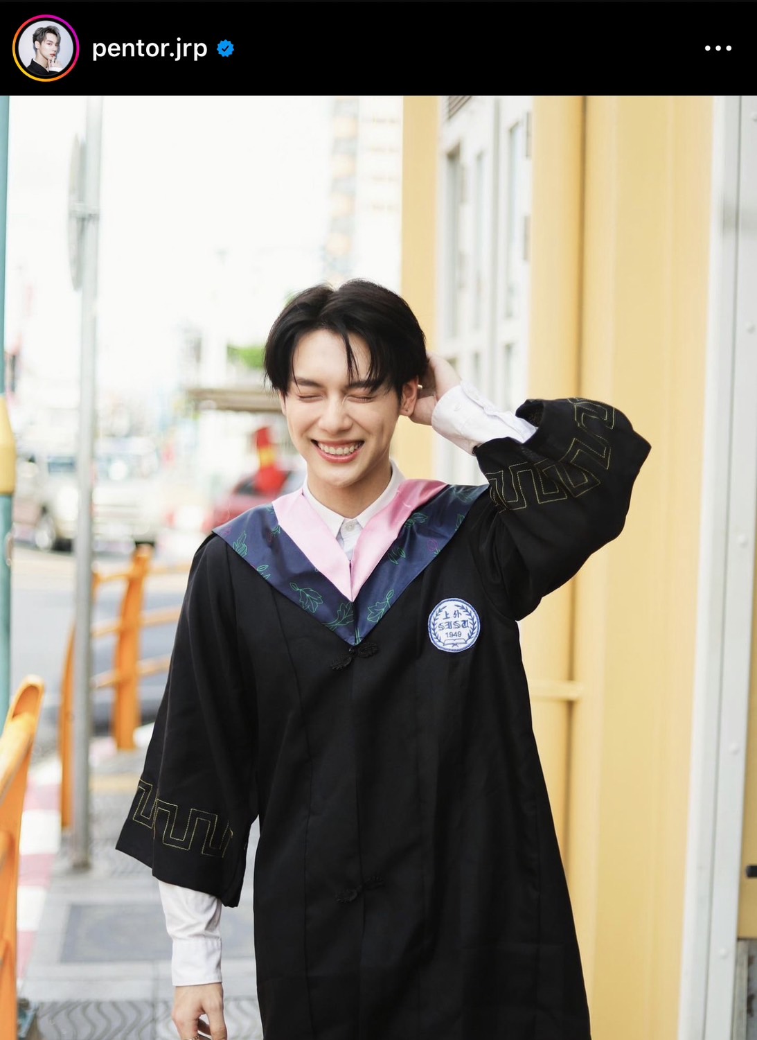 แฟนคลับแห่ยินดี เป็นต่อ จีรภัทร เรียนจบมหาวิทยาลัยชื่อดังของจีนแล้ว พร้อมคว้า 2 รางวัลเรียนดีมาชื่นชม แฟนคลับแห่ยินดี เป็นต่อ จีรภัทร เรียนจบมหาวิทยาลัยชื่อดังของจีนแล้ว พร้อมคว้า 2 รางวัลเรียนดีมาชื่นชม