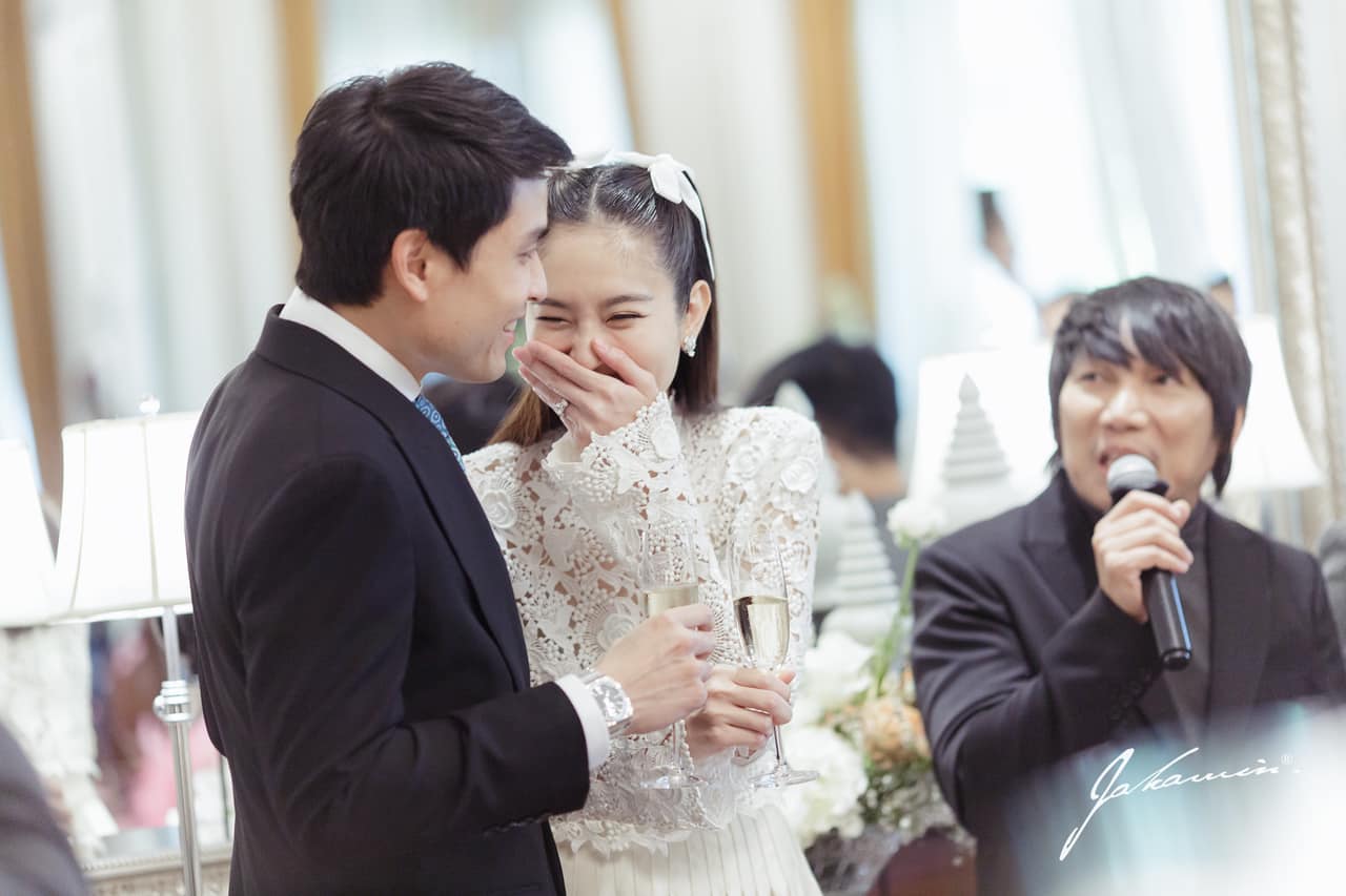 จัดเต็มบรรยากาศปาร์ตี้สละโสด ปอย-โอ๊ค จัดเต็มบรรยากาศปาร์ตี้สละโสด ปอย-โอ๊ค