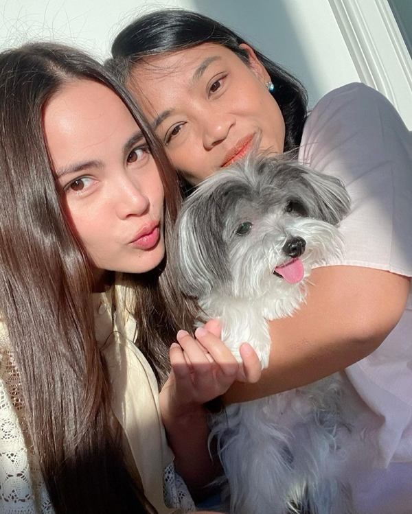 ญาญ่า แจกข้าวกล่อง 300 กล่อง ให้ชุมชนต่างๆ ญาญ่า แจกข้าวกล่อง 300 กล่อง ให้ชุมชนต่างๆ