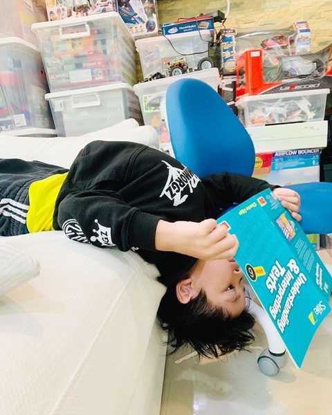 คุณแม่ เป้ย ปานวาด สุดภูมิใจ!! ลูกชายเรียนจบ Year 3 แล้ว คุณแม่ เป้ย ปานวาด สุดภูมิใจ!! ลูกชายเรียนจบ Year 3 แล้ว