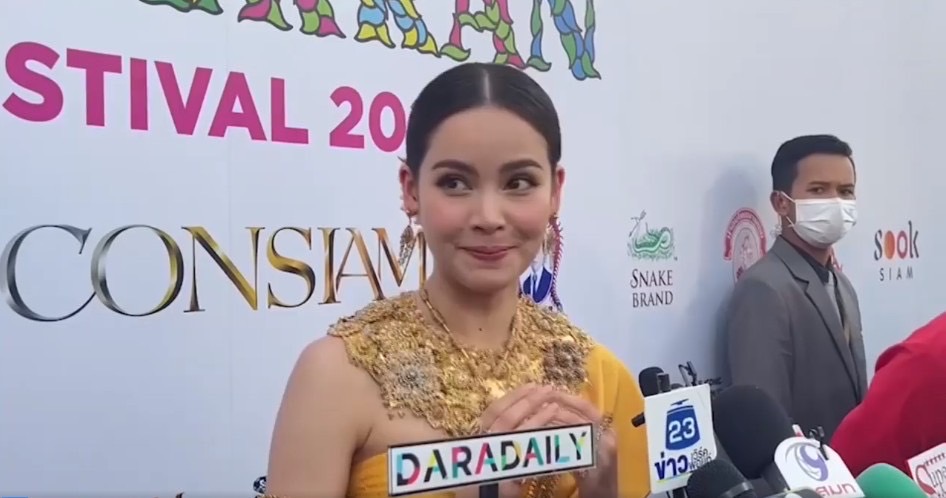 เขินทุก 5 วิ ญาญ่า โดนแซวชอตณเดชน์จุ๊บไหล่งานบอล เทใจให้คะแนนความโรแมนติก 9.5 เขินทุก 5 วิ ญาญ่า โดนแซวชอตณเดชน์จุ๊บไหล่งานบอล เทใจให้คะแนนความโรแมนติก 9.5