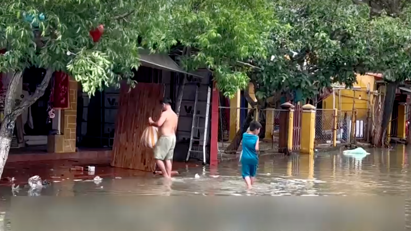 เปิดภาพ ‘ฮอยอัน’ เจอพายุโนรูถล่มหนัก เมืองมรดกโลกจมบาดาล