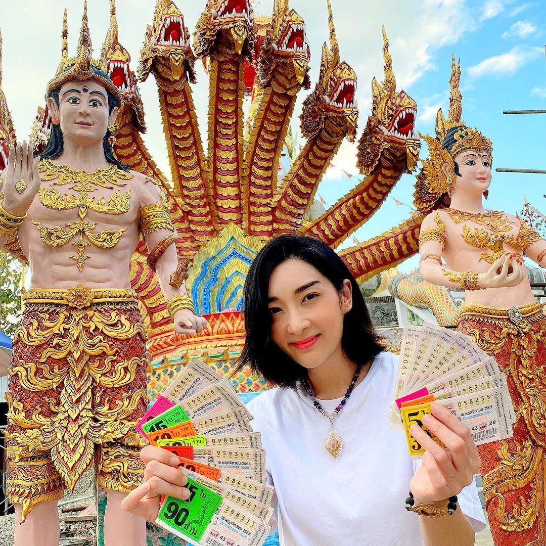 เฟี้ยว์ฟ้าว สุดสวิงริงโก้ แจงไม่ได้เพิ่งถูกลอตเตอรี่ตอนสร้างพระ แต่ถูกมาก่อนหน้านั้นแล้ว เฟี้ยว์ฟ้าว สุดสวิงริงโก้ แจงไม่ได้เพิ่งถูกลอตเตอรี่ตอนสร้างพระ แต่ถูกมาก่อนหน้านั้นแล้ว