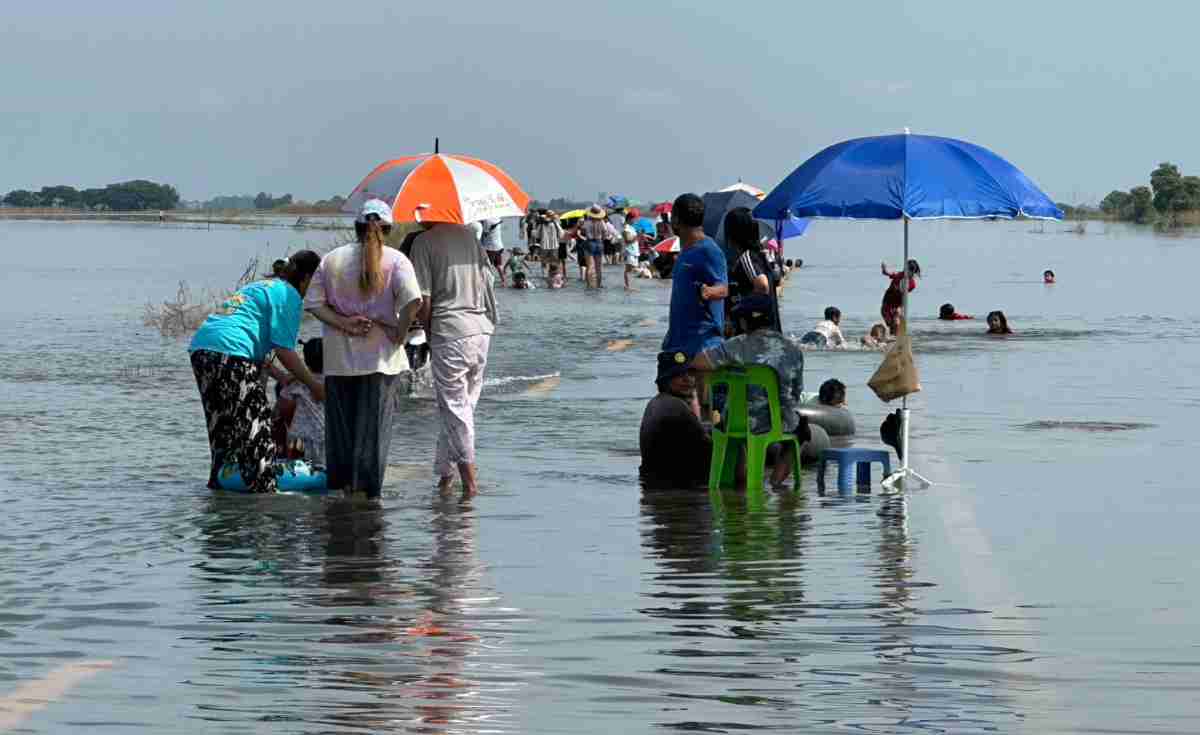 พลิกวิกฤต เปลี่ยนทุ่งตาลเอนพื้นที่รับน้ำเป็นสถานที่ท่องเที่ยว พลิกวิกฤต เปลี่ยนทุ่งตาลเอนพื้นที่รับน้ำเป็นสถานที่ท่องเที่ยว