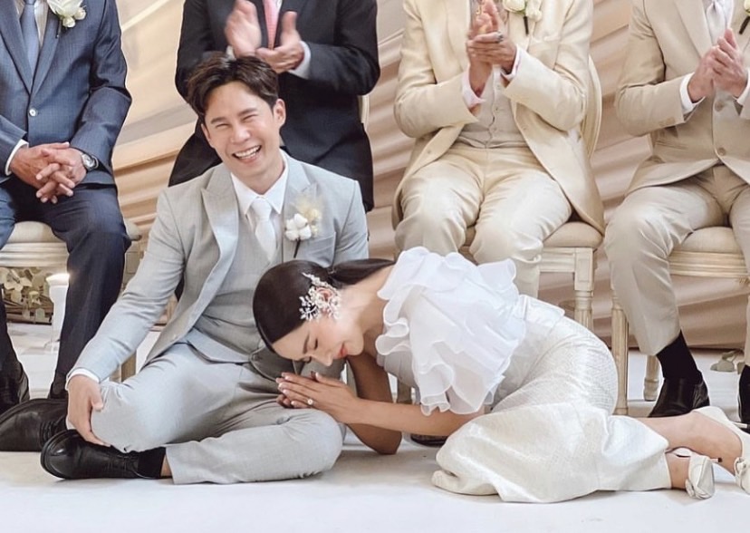 บรรยากาศสุดชื่นมื่น ปุยฝ้าย ควง ตาม เข้าพิธีหมั้น ครอบครัว-เพื่อนแห่ยินดี บรรยากาศสุดชื่นมื่น ปุยฝ้าย ควง ตาม เข้าพิธีหมั้น ครอบครัว-เพื่อนแห่ยินดี