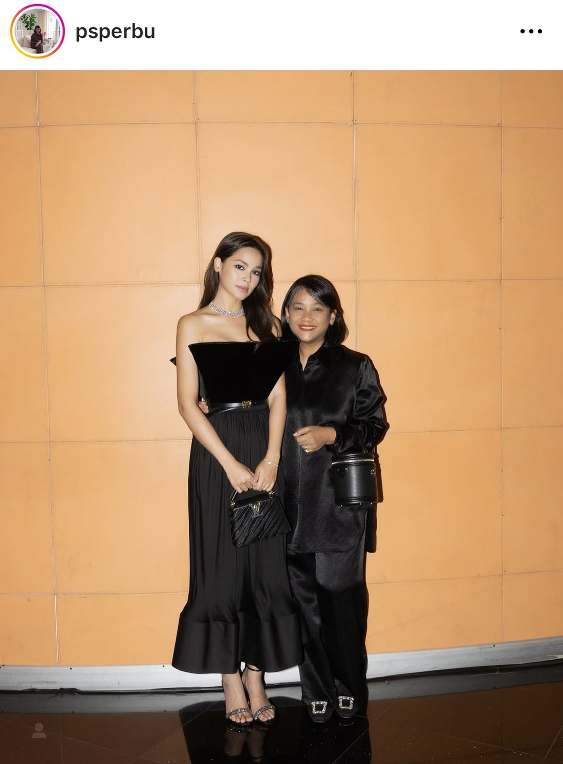 แม่ของ ญาญ่า อวดภาพลูกสาวสร้างบ้านให้ที่เขาใหญ่ 