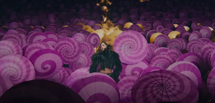 เปิดคอมเมนต์แฟนเพลง กับ NEW WOMAN เพลงใหม่ ลิซ่า