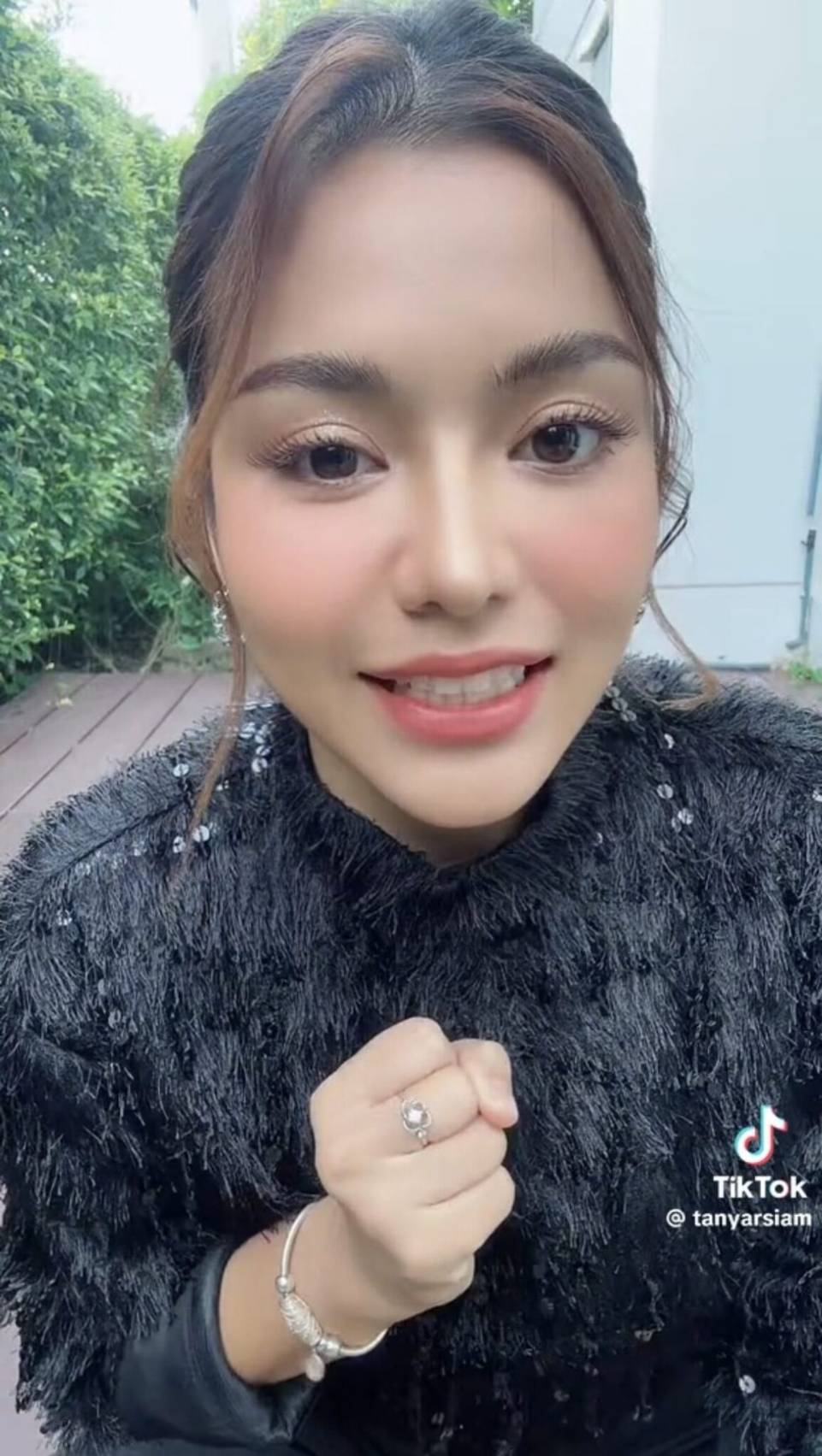 ธัญญ่า อาร์สยาม เคลียร์ หลังถูกโยงข่าวอักษรย่อนักร้องเล่นของแต่ไม่แก้จนชีวิตพัง ธัญญ่า อาร์สยาม เคลียร์ หลังถูกโยงข่าวอักษรย่อนักร้องเล่นของแต่ไม่แก้จนชีวิตพัง