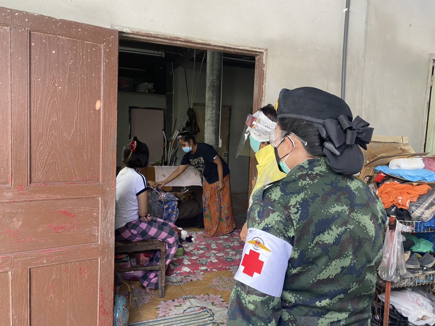 กองทัพไทย ปฎิบัติการเชิงรุกช่วยประชาชน-นำผู้ป่วยโควิดส่ง รพ. กองทัพไทย ปฎิบัติการเชิงรุกช่วยประชาชน-นำผู้ป่วยโควิดส่ง รพ.